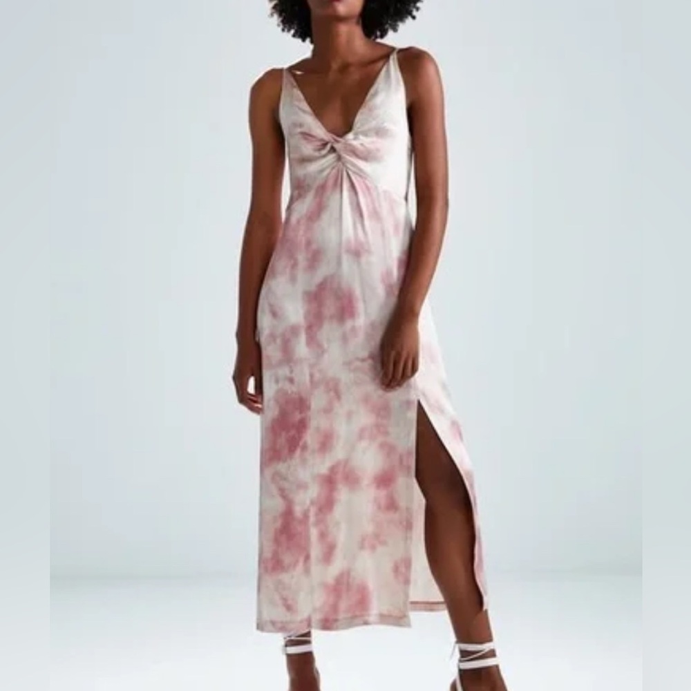 Elegant Tie-Dye Maxi Dress